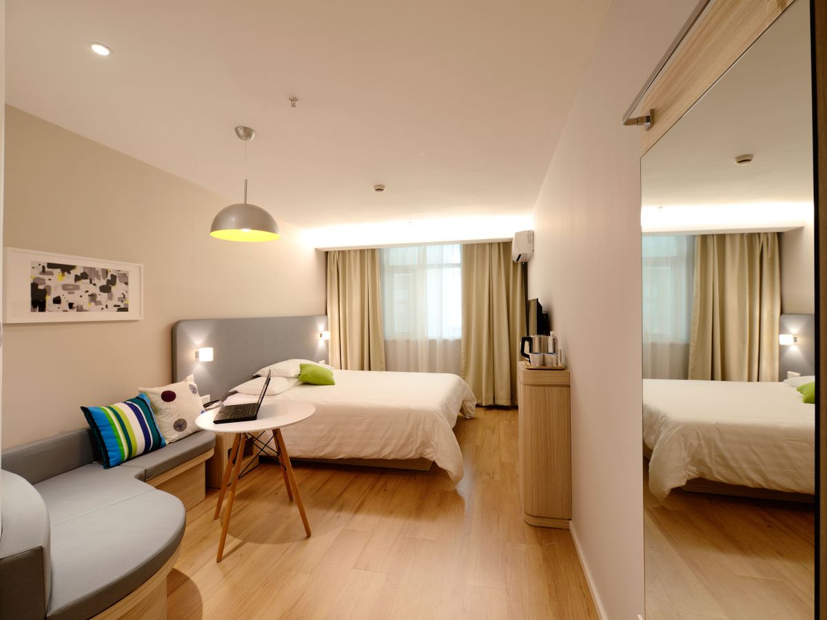 Suite with living area
